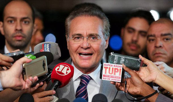 Presidente do Senado diz que não cabe a ele dizer se o processo de impeachment da presidente Dilma "é justo ou injusto" e rejeita a decisão do presidente interino da Câmara, deputado Waldir Maranhão (PP-MA), que anulou a admissibilidade do processo naquela Casa; “Essa decisão é absolutamente intempestiva”, afirmou; segundo Renan Calheiros, anular a votação só atrasaria o processo; o senador ressaltou também que esta foi a decisão do Supremo Tribunal Federal e que "nenhuma decisão monocrática pode se sobrepor a uma decisão colegiada", que foi o caso da votação dos deputados; após o anúncio da decisão, o pau quebrou no Senado e Renan suspendeu a sessão por dois minutos