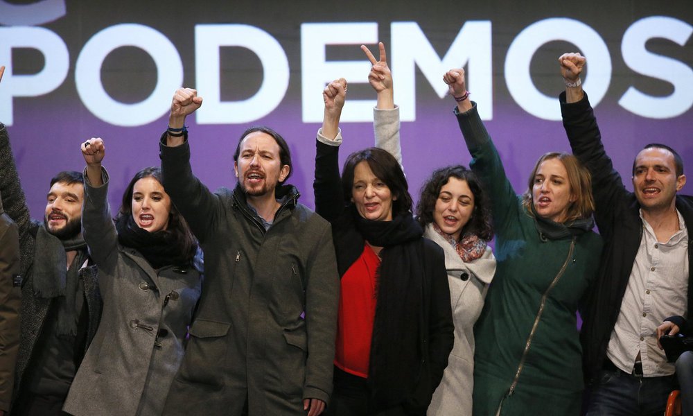 Pesquisas de boca de urna indicam que nenhum partido conquistou a maioria necessária para formar governo; conservador Partido Popular obterá entre 117 e 121 cadeiras no Congresso de 350 deputados, seguido do Podemos, que terá entre 91 e 95; em terceiro ficou o social-democrata Partido Socialista Operário Espanhol (PSOE), que terá entre 81 a 85 deputados, e o Ciudadanos, de centro, que deve ter entre 29 e 32 deputados