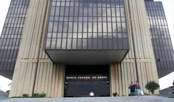 As contas do Tesouro Nacional, Banco Central e Previdência Social, o chamado governo central, registraram déficit primário de R$ 7,224 bilhões em julho; é o pior resultado para julho da série histórica, informou o Tesouro Nacional nesta quinta-feira, 27; no acumulado do ano até o mês passado, a economia feita para o pagamento de juros estava negativa em R$ 9,05 bilhões