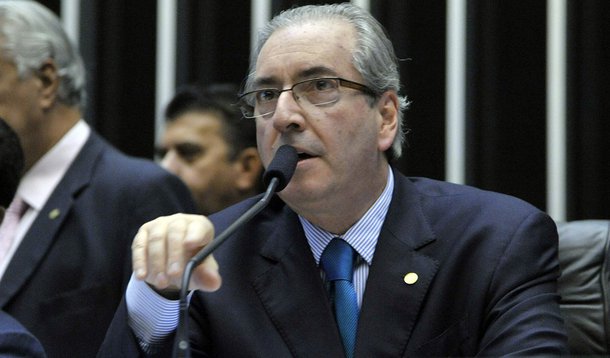 O presidente da Cãmara dos Deputados, Eduardo Cunha (PMDB-RJ), se posicionou de forma contrária a uma possível volta da CPMF a partir de 2016; o parlamentar também disse que não vê muitas chances da Câmara aprovar um projeto do gênero, caso o governo encaminhe uma proposta ao Congresso sobre o assunto; "Da minha parte eu sou contrário. Acho pouco provável que aprove aqui na Casa. Eu vejo pouca possibilidade de aprovar", disse