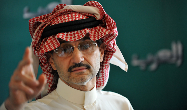 O príncipe da Arábia Saudita, Alwaleed Bin Talal Al-Saud, é um dos homens mais ricos do mundo e pretende doar toda sua fortuna para causas filantrópicas ao longo dos próximos anos; em um comunicado em seu site, Al-Saud afirma que busca construir um mundo com mais tolerância, aceitação, igualdade e oportunidade para todos; "Todo mundo passa por certas situações de mudança de vida que têm um grande efeito sobre as suas futuras decisões. Eu tive a oportunidade de testemunhar as condições desafiadoras de muitas comunidades em todo o globo e me encontrar entre aqueles que estavam sofrendo e passando por grandes necessidades”, relata