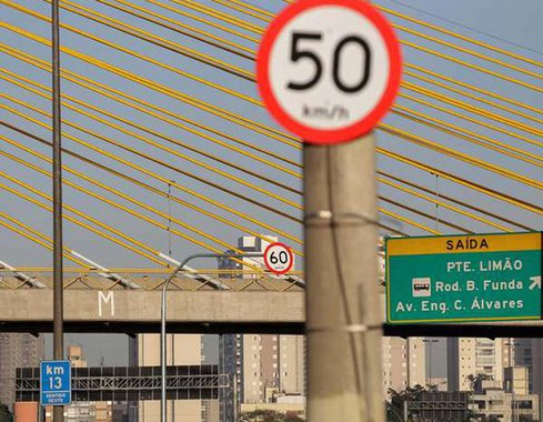 Minha crítica ao prefeito Haddad é: a divulgação da medida deveria ter sido acompanhada de informações mais aprofundadas e o caráter experimental deveria ter sido declarado desde o início