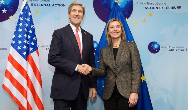 A chefe da diplomacia europeia, Federica Mogherini, disse que um acordo nuclear com o Irã está muito perto de ser alcançado; a informação também foi divulgada pelo secretário de Estado norte-americano, John Kerry; "A hora é agora. Estamos muito perto", declarou Mogherini aos jornalistas em Viena; "Estamos no último quilômetro dessa maratona. Estamos em condições de chegar lá"", acrescentou