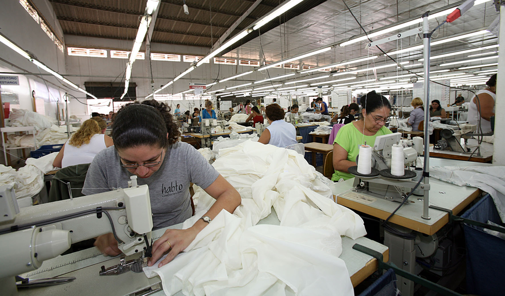 Governo enviou nesta segunda-feira ao Congresso medida provisória que cria um programa de proteção ao emprego e que prevê redução da jornada de trabalho e de salário de até 30% em caso de acordo coletivo; durante a vigência do programa, as empresas que aderirem não poderão fazer demissões