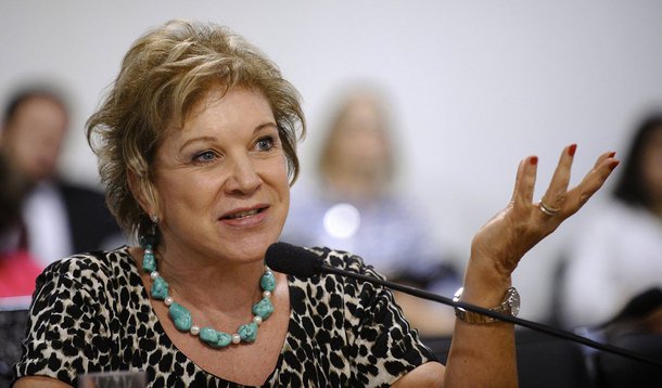 Jornalista Ricardo Kotscho relata a indefinição política da senadora e ex-prefeita Marta Suplicy; "Depois de dar como certa sua ida para o PSB, e até preparar festa de filiação, a ex-prefeita, ex-ministra e atual senadora entabulou negociações com o PMDB de Michel Temer, que não se mostrou muito interessado, e agora ela faz mistério sobre o seu destino", afirma; segundo ele, além da indecisão da ex-petista, o quadro sucessório na maior cidade do país pode se agravar, após escândalos com doações empresariais de campanha; "Quem vai bancar esta corrida eleitoral?"