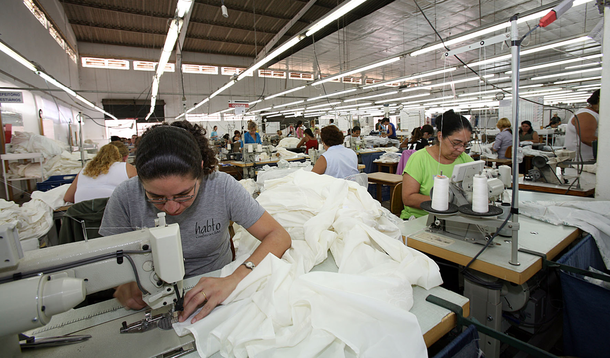 Governo enviou nesta segunda-feira ao Congresso medida provisória que cria um programa de proteção ao emprego e que prevê redução da jornada de trabalho e de salário de até 30% em caso de acordo coletivo; durante a vigência do programa, as empresas que aderirem não poderão fazer demissões
