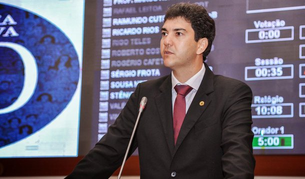 Os deputados estaduais Eduardo Braide (PMN) e Inácio do Incra (PT) celebraram compromisso firmado entre o Governo do Estado e os indígenas que protestaram durante quase duas semanas pelo pagamento dos convênios do transporte escolar atrasados referentes aos anos de 2013 e 2014 e por melhorias na educação; segundo Braide, serão analisados "todos os "processos de pagamentos relativos ao transporte escolar indígena dos anos de 2013 e 2014" e "aqueles que tiverem o aval, tanto da parte da auditoria como reconhecimento por parte da Procuradoria Geral do Estado, haverão de ser pagos devidamente pelo Governo”