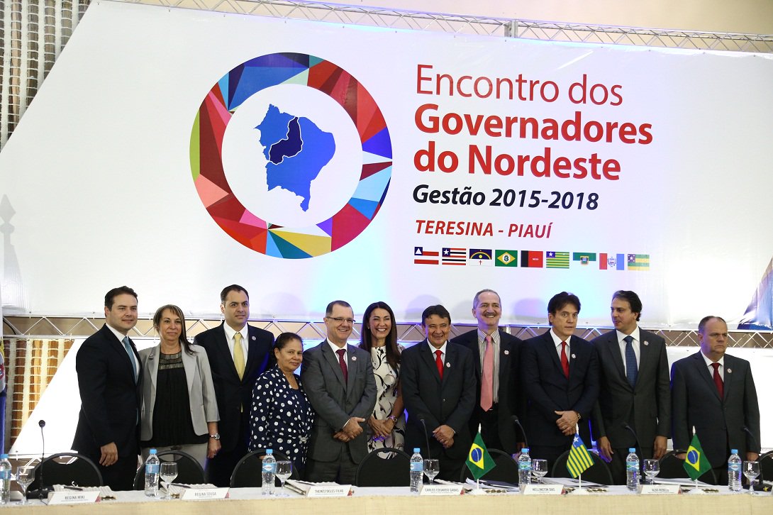 Encontro dos Governadores do Nordeste terminou com apresentação dos principais pontos de dois documentos que serão entregues à presidente Dilma e ao Congresso Nacional; Carta de Teresina dispõe sobre a integração dos Estados e a necessidade de apoio do governo federal para superar os altos índices de violência registrados no Nordeste e os baixos níveis de produção em ciência, tecnologia e inovação, bem como, aprimorar os mecanismos de sustentabilidade da previdência social dos estados da Região