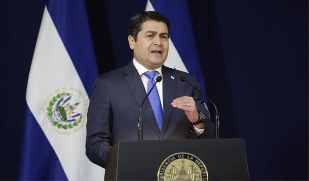 Em meio a uma série de protestos pedindo sua renúncia, o presidente de Honduras, Juan Hernández, disse nesta quarta-feira que sua campanha presidencial de 2013 aceitou dinheiro de companhias ligadas a um dos maiores escândalos de corrupção da história do país; protestos nas ruas começaram nos últimos meses à medida que investigações no escândalo de 200 milhões de dólares envolvendo o Instituto de Segurança Social de Honduras (IHSS) apontou um financiamento de campanha suspeito