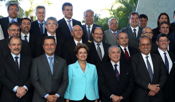 Governador do Distrito Federal, Rodrigo Rollemberg (PSB), avaliou como positivo o encontro de governadores com a presidente Dilma Rousseff em Brasília nesta quinta-feira 30; "Devemos adotar isso como uma rotina de diálogo permanente entre a presidente e os governadores, buscando ações conjuntas que possam melhorar o ambiente econômico e, com isso, as condições de governabilidade", afirmou