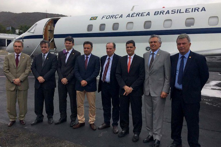 O inacreditável dessa palhaçada liderada por Aécio Neves é que a imprensa dá uma conotação de crise entre os dois países, quando, na verdade, não existe crise alguma, a não ser o movimento tucano, que cria situações políticas em forma de farsa