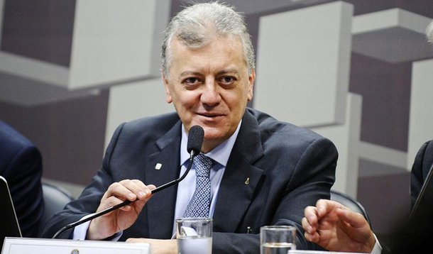 Sob o comando de Aldemir Bendine, a estatal deve encerrar o primeiro trimestre deste ano com um lucro líquido de R$ 2,72 bilhões, resultado 49,5% menor em comparação aos três primeiros meses do ano passado, impactado pelo declínio do preço do petróleo; segundo projeções de cinco bancos de investimento, o impacto deve ser compensado em parte pelos ganhos da área de abastecimento com a redução dos custos na importação de combustíveis e com a manutenção dos preços internos do diesel e gasolina
