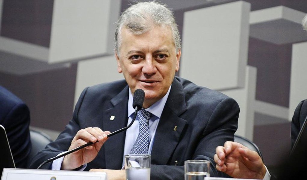 Sob o comando de Aldemir Bendine, a estatal deve encerrar o primeiro trimestre deste ano com um lucro líquido de R$ 2,72 bilhões, resultado 49,5% menor em comparação aos três primeiros meses do ano passado, impactado pelo declínio do preço do petróleo; segundo projeções de cinco bancos de investimento, o impacto deve ser compensado em parte pelos ganhos da área de abastecimento com a redução dos custos na importação de combustíveis e com a manutenção dos preços internos do diesel e gasolina
