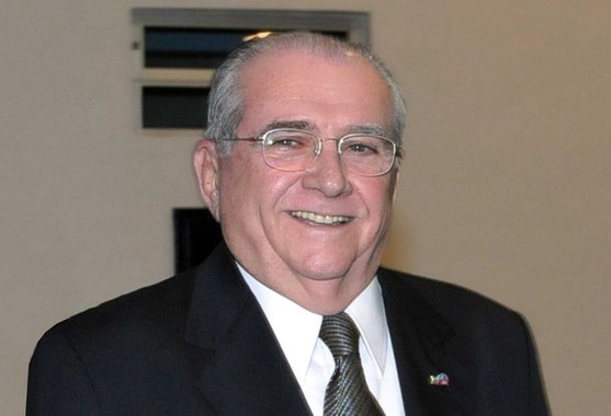 O deputado federal João Castelo (PSDB-MA) foi condenado pela Justiça do Maranhão a devolver R$ 115,1 milhões aos cofres públicos e pagar multa de R$ 38,3 milhões por improbidade administrativa; ele ainda teve a função pública cassada e deverá perder o mandato parlamentar; decisão é da juíza da 1ª Vara da Fazenda Pública de São Luís, Luzia Madeiro Neponucena, que ainda a condenou Castelo a perda dos bens adquiridos ilicitamente ao patrimônio e a proibição de contratar com o poder público e direitos políticos suspensos por oito anos; o deputado disse que vai recorrer da decisão