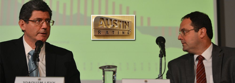 A Austin Rating vê "contínua piora nas contas públicas" e rebaixou a nota de crédito do país de longo prazo, em escala global, de BBB- para BB+ em moeda estrangeira, um dia depois de o governo oficializar a redução da meta de superávit fiscal; a perspectiva dos analistas é estável