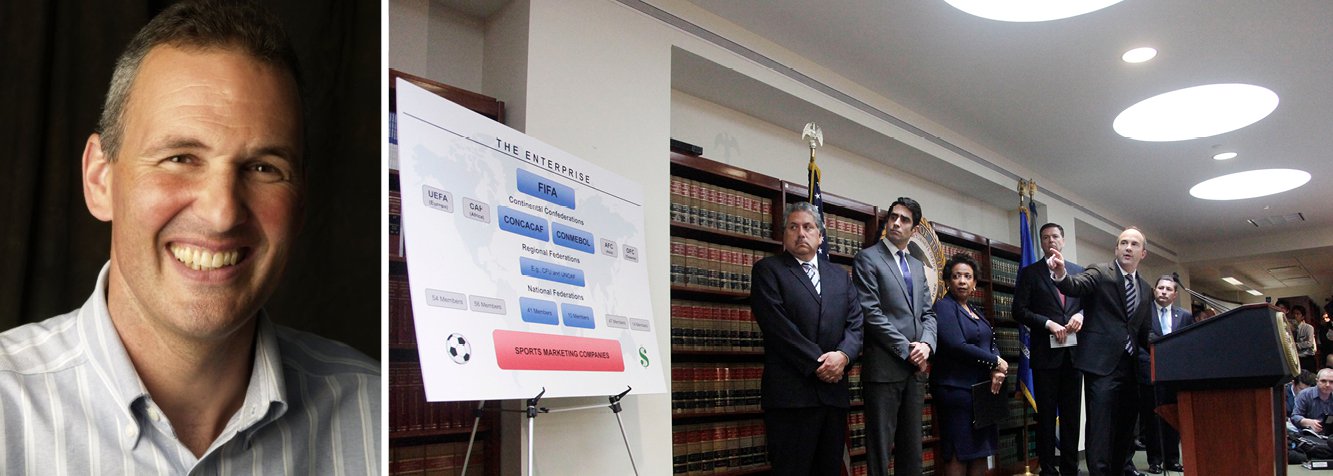 Para o advogado americano John Shulman, especialista em mediação de negociações, cofundador do Centro para a Negociação e a Justiça dos EUA, e formado em direito pela Universidade de Harvard, a ação das autoridades americanas na Fifa tem objetivos geopolíticos e de dominação; "No caso, para colocar pressão na Rússia (sede da Copa de 2018), com quem o país tem tido problemas recentemente, e no Qatar (sede da Copa de 2022), onde também existem questões geopolíticas", afirmou; segundo o americano, "todo mundo sabe" que a Fifa é corrupta, "Mas os EUA não estão fazendo isso pelo bem do futebol"; "Há empresas nos EUA muito mais corruptas do que a Fifa, pode ter certeza", garantiu 