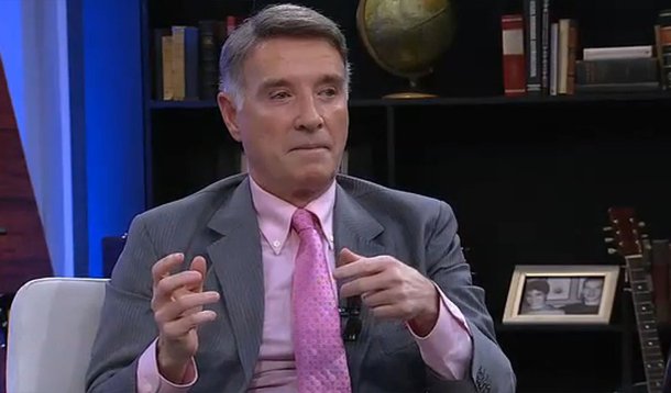 Em entrevista à Rede TV, o ex-bilionário, que já foi considerado o homem mais rico do Brasil, justificou seu silêncio durante a crise afirmando que estava concentrado em saldar suas dívidas; agora, com o que sobrou, afirma estar recomeçando; respondendo à pergunta de um telespectador, declarou: "sim, posso me candidatar, quem sabe"