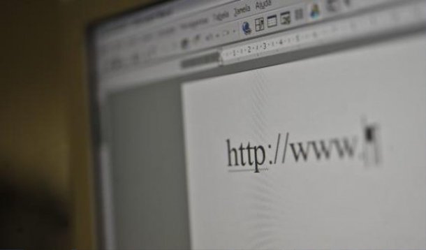 De acordo com a Associação Brasileira de Telecomunicações, do total, 66 mil são escolas públicas de ensino fundamental e médio localizadas em áreas urbanas e 18 mil ficam nas áreas rurais dos municípios; há escolas municipais, estaduais e federais; Programa Banda Larga nas Escolas foi assumido pelas prestadoras do serviço