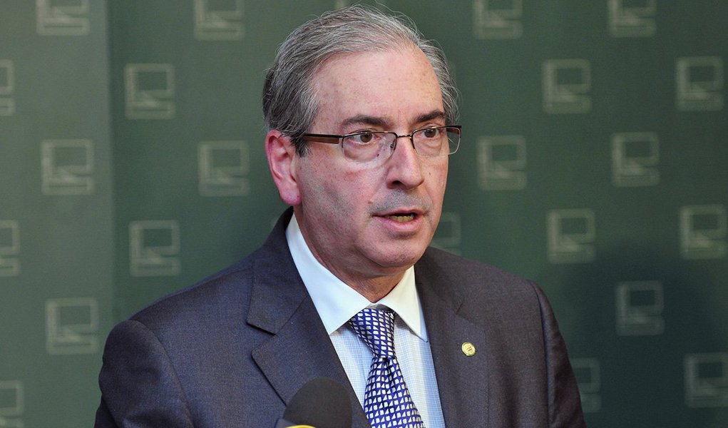 "Na minha opinião, [a votação] seria semana que vem, até para entender o que vai ser votado. Os defensores da medida devem tentar fazer um novo texto de acordo", disse o presidente da Câmara; Eduardo Cunha (PMDB-RJ) ressaltou que não acredita na aprovação da redução da maioridade penal para todos os crimes, como prevê a PEC original; "O tema é polêmico, e ouvi de alguns deputados que havia crimes demais na lista passível de redução, então podemos esperar um texto mais brando", comentou