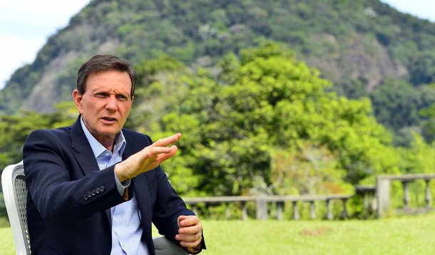 Levantamento divulgado pelo Instituto Paraná Pesquisas sobre as intenções de voto para as eleições municipais de 2016 no Rio de Janeiro aponta o senador Marcelo Crivella (PRB) em primeiro lugar, com 32,2%; na segunda posição aparece o senador Romário (PSB), com 27,6% do eleitorado, seguido pelo deputado estadual Marcelo Freixo (Psol), com 13,2%