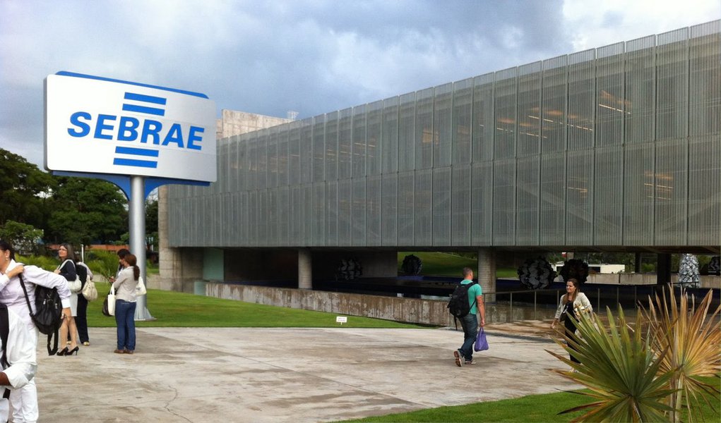 Pequenos empreendedores de 17 regiões administrativas com baixo IDH terão a oportunidade de alavancar as vendas por meio de cursos de capacitação e consultorias oferecidos pelo Sebrae-DF, em parceria com o governo de Brasília; o projeto também levará orientação para quem quer abrir o próprio negócio, mas não conhece os trâmites; até 2017, a previsão é capacitar 10 mil pessoas e oferecer 15 mil horas de consultoria; o investimento da entidade no período será de R$ 4 milhões, e não haverá custo para o Executivo local