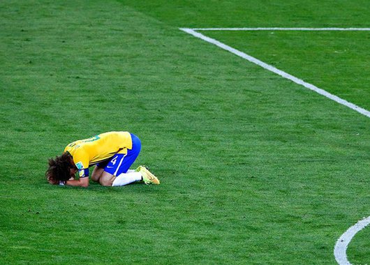 Neste processo de falência dos clubes e incapacidade de competir com o capital estrangeiro, o futebol brasileiro só consegue, em sua grande maioria, montar times sem o que há de melhor. Nunca fomos tão colônia como somos atualmente