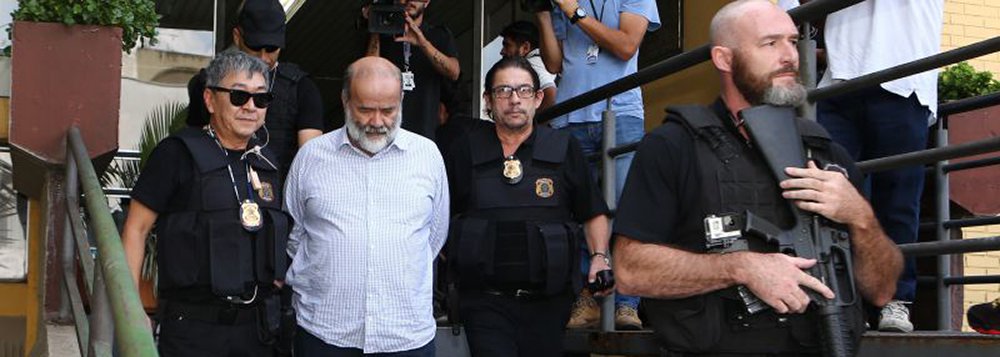 15/04/2015. Crédito: Geraldo Bubniak/AGB/Agência O Globo. Brasil. Curitiba - PR. Prisão de João Vaccaria - O tesoureiro do PT, João Vaccari Neto, compareceu ao IML para realizar exame de corpo delito em Curitiba (PR). Secretário de Finanças do partido, te