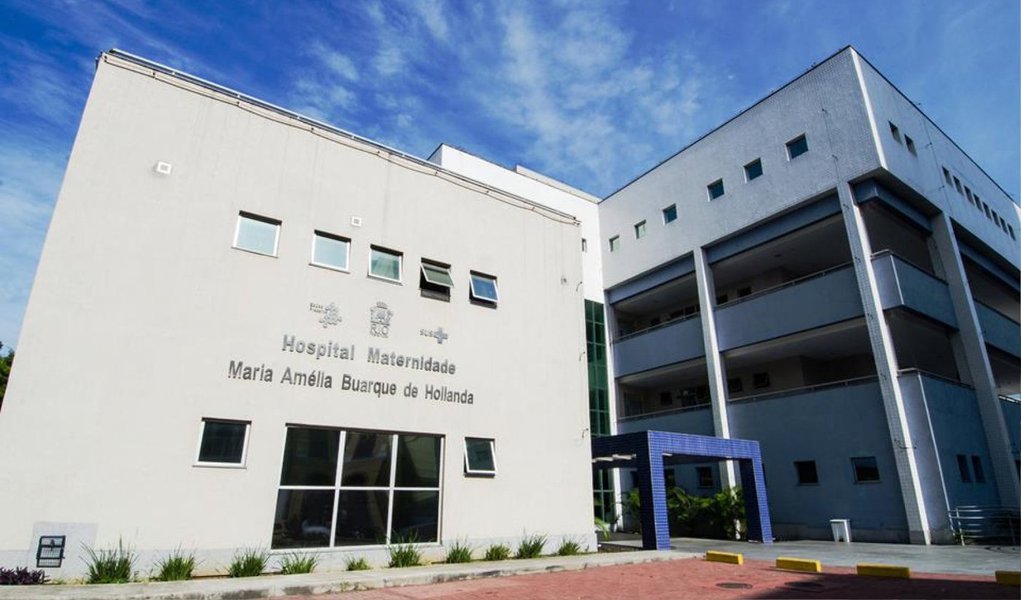 Auditoria feita pelo Tribunal de Contas da cidade do Rio de Janeiro aponta que o Instituto SAS (Sistema de Assistência Social e Saúde), Organização Social (OS) que assumiu a gestão da Maternidade Municipal Maria Amélia Buarque, no Centro, lesou os cofres da prefeitura em pelo menos R$ 1,1 milhão num período de um ano; o tribunal investigou os contratos entre a OS e a Executivo, de março de 2012 ao mesmo mês de 2013, e descobriu indícios de contratações com sobrepreço e serviços superfaturados; as irregularidades teriam ocorrido em serviços como Raio X, vigilância, nutrição, limpeza, material médico e medicamentos