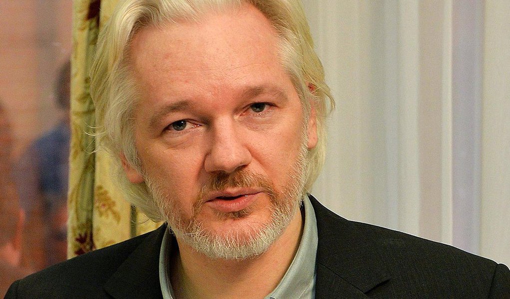 Fundador do WikiLeaks, Julian Assange está no prédio da embaixada do Equador desde junho de 2012 para evitar extradição para a Suécia, onde enfrenta acusações de abuso sexual contra duas mulheres em 2010; ele nega as acusações