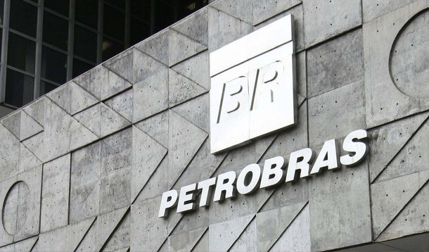  Comissão de Valores Mobiliários (CVM) disseque irá acompanhar as informações e movimentações do mercado financeiro referentes ao balanço do primeiro trimestre da Petrobras; CVM não confirmou se o acompanhamento está relacionado às suspeitas da estatal ter feito uso de uma manobra contábil para aumentar o lucro registrado no período, que foi da ordem de R$ 5,3 bilhões
