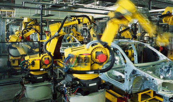 O Instituto Brasileiro de Geografia e Estatística (IBGE) informou hoje (9) que houve redução de ritmo na produção industrial brasileira, em abril, em 13 dos 14 locais pesquisados ; estados que registraram a queda mais intensa foram os seguintes: Ceará (-7,9%), Bahia (-5,1%), Amazonas (-5,1%) e Pernambuco (-4,6%); Paraná, com expansão de 1,4%, foi o único estado com resultado positivo na produção industrial brasileira