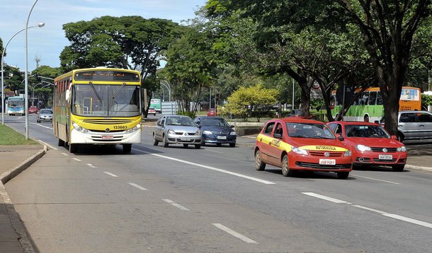 Os donos de empresas de ônibus e os rodoviários assinaram um acordo para o fim da greve da categoria, que havia entrado no terceiro dia; os rodoviários aceitaram a proposta de 10% de reajuste no salário, 11% de aumento no tíquete-alimentação e 11% na cesta básica; a partir desta quinta-feira (11), todos os rodoviários retornam ao trabalho
 