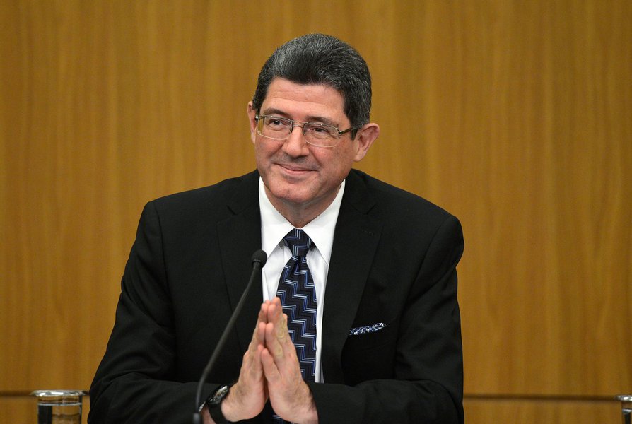 O ministro da Fazenda, Joaquim Levy, comemorou a aprovação pelo Senado do acordo que cria o banco dos Brics, grupo formado por Brasil, Rússia, Índia, China e África do Sul; a nova instituição, que se chamará Novo Banco de Desenvolvimento (NBD), terá como objetivo financiar projetos de infraestrutura e de desenvolvimento sustentável nos países dos Brics e outras economias emergentes; para Levy, a decisão do Senado sobre a constituição do banco dos Brics "reflete a disposição do governo da presidente Dilma Rousseff de ter o Brasil presente no cenário internacional"