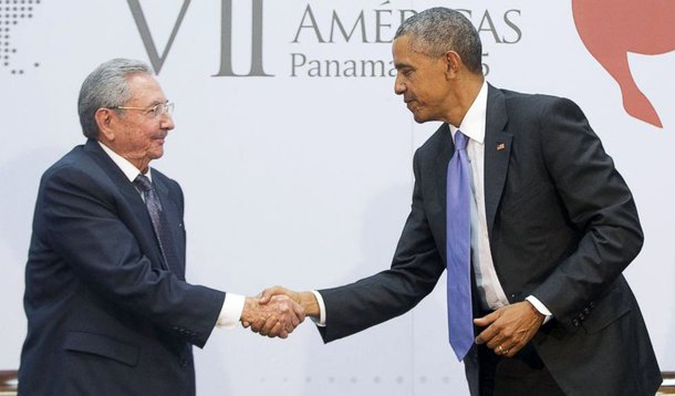 Com embaixadas em Havana e Washington, países reatam relações diplomáticas sete meses após o início de histórico processo de reaproximação, após de 54 anos de distanciamento; “Podemos cooperar e coexistir civilizadamente, em benefício mútuo, acima das diferenças que temos e teremos, e com isso contribuir para a paz, a segurança, a estabilidade, o desenvolvimento e a equidade no nosso continente e no mundo”, disse Raul Castro num discurso na Assembleia Nacional de Cuba