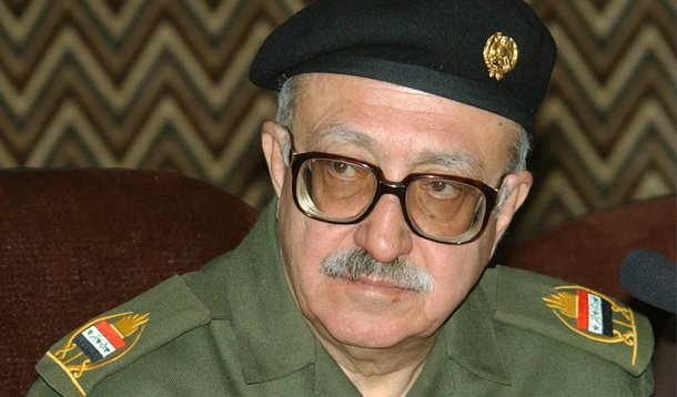 Figura central do governo de Saddam Hussein, Aziz estava preso desde 2003 e, em 2010, foi condenado por assassinato premeditado e crimes contra a humanidade; ele teve um infarto