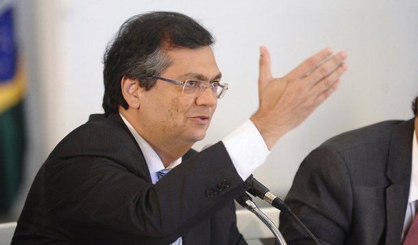 A defesa da Justiça Social na aplicação dos recursos públicos foi o tema levantado pelo governador Flávio Dino na reunião dos chefes dos Poderes Executivos Estaduais no Senado Federal; gestor voltou a defender a votação emergencial no Congresso Nacional de projeto de lei que regule a taxação de fortunas superiores a R$ 4 milhões e que o imposto recolhido a partir dessa taxa seja utilizado para o atendimento da Saúde Pública; "Essa sem dúvida é uma medida de justiça social," afirmou