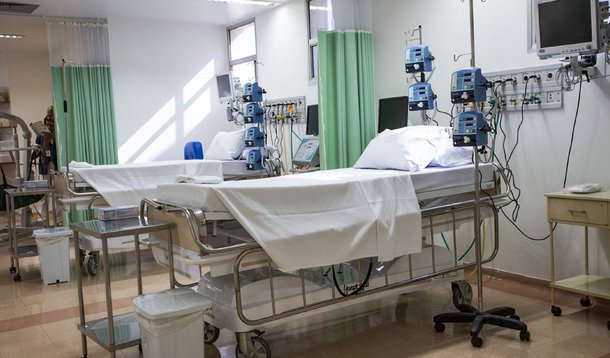 Menos de 20% dos equipamentos da rede pública de saúde do Distrito Federal têm manutenção garantida, embora o gasto com contratos do para essa finalidade seja de R$ 8,5 milhões por mês; a Secretaria de Saúde informou que, atualmente, existem 57,5 mil equipamentos na rede; desses, apenas 11 mil recebem manutenção, o que representa uma média de R$ 7,7 mil por mês com cada um