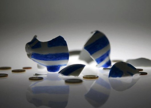 A crise grega põe a nu o autoritarismo da União Europeia e o caráter antinacional desse modelo de "integração" econômica e monetária