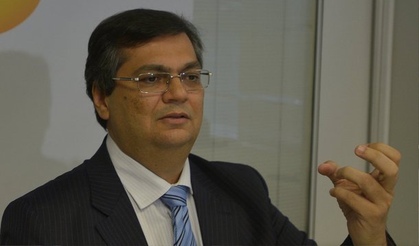 Governador Flávio Dino condenou as tentativas da mídia oligárquica de desqualificar o trabalho da Polícia do Maranhão com intuito de fazer ataques à sua administração; "Não aceito, e faço questão de sublinhar isso, em nome da luta política pretenderem criminalizar a polícia. A nossa polícia está sendo atacada de modo criminoso, doloso e de má fé para fins de luta política. Se querem atacar alguém, ataquem o governador", disse