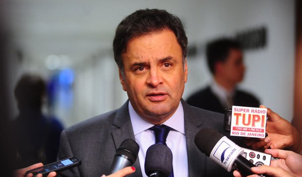 Pesquisa realizada pelo Instituto Paraná Pesquisas aponta que o senador Aécio Neves (PSDB) venceria a disputa presidencial no Estado do Paraná caso as eleições presidenciais de 2018 fossem disputadas hoje; segundo o levantamento, Aécio teria 46,8% dos votos válidos; em seguida, aparecem a ex-senadora Marina Silva – que apesar de estar abrigada no PSB tenta criar o seu próprio partido, a Rede Sustentabilidade -, com 17,9%, e o ex-presidente Luiz Inácio Lula da Silva, com 14,9% das intenções de voto