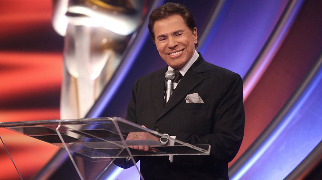 O Grupo Silvio Santos, cujos principais negócios são o SBT (Sistema Brasileiro de Televisão) e a rede de cosméticos Jequiti, contratou a consultoria americana McKinsey para reestruturar seu comando; e a informação é de que o Silvio quer dar mais força às suas filhas em suas empresas; Internamente, contudo, os envolvidos minimizam as especulações; "Não tem essa de sucessão. Meu pai é insubstituível", diz a filha mais velha, Cíntia Abravanel, de 52 anos; especula-se que Renata, 29 anos, a caçula, que é vice-presidente do grupo, vá ser a sucessora do pai