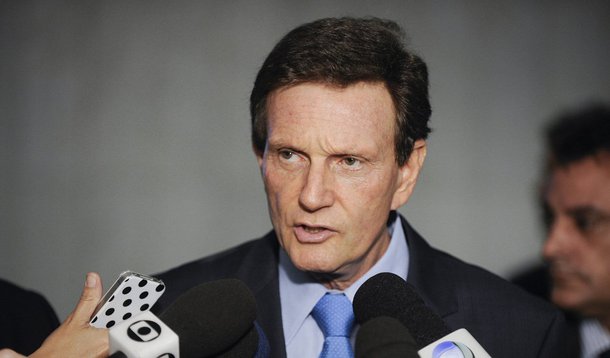 Em entrevista à jornalista Tereza Cruvinel, colunista do 247, o senador faz uma análise do cenário político no Estado, coloca como principais temas da campanha do ano que vem "saúde, educação, transportes e, no caso do Rio, segurança, porque as UPPs não evoluíram e nem foram geridas como era necessário"; Marcelo Crivella aposta no desgaste do PMDB e no aumento do tempo de televisão de seu partido, o PRB, em função do crescimento da bancada federal para a vitória em 2016