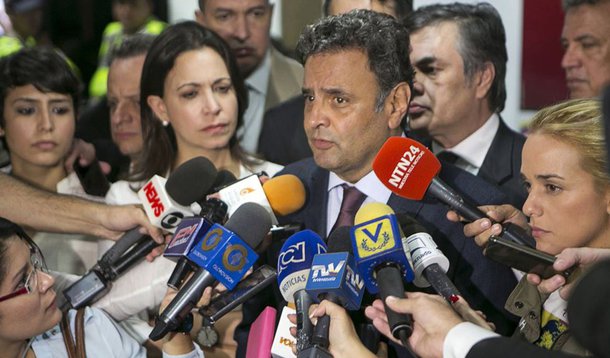 'Acossado pelo lançamento da candidatura presidencial do governador Geraldo Alckmin, incapaz de unificar e de dirigir politicamente o PSDB, Aécio vislumbrou na Venezuela a possibilidade de teatralização de uma ação inconsequente para aparecer como um arauto da liberdade; na prática, esteve na iminência de provocar um incidente diplomático grave. De forma oportunista, serviu-se do episódio da Venezuela para gerar intrigas com o Itamaraty e para atingir o governo Dilma', avalia Aldo Fornazieri, o professor da Escola de Sociologia e Política de São Paulo