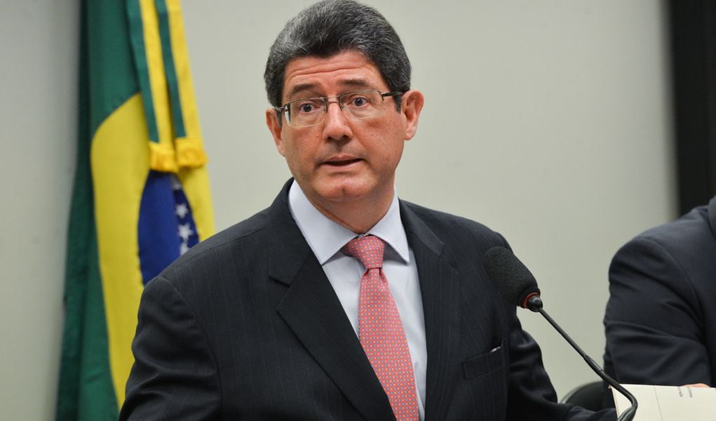 Ministro da Fazenda, Joaquim Levy, disse nesta quarta-feira que o Conselho Administrativo de Recursos Fiscais (Carf) está sendo reestruturado para acelerar a recuperação de parte de um litígio tributário de R$ 510 bilhões; "Essa arrecadação não pode ficar em recursos protelatórios e encalhados no Carf", afirmou; Carf está paralisado desde a deflagração da Operação Zelotes no fim de março, que investiga esquema de fraude estimada em R$ 19 bilhões