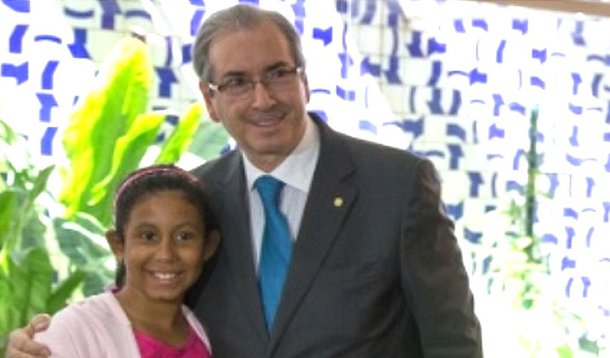 Cunha tem apanhado de todo lado. Grandes jornais, uma miríade de blogs políticos, centenas de milhares de pessoas nas redes sociais e até os próprios pares do deputado