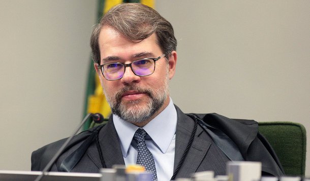 Ministro do Supremo Tribunal Federal Dias Toffoli propõe o encurtamento do período eleitoral, a imposição de teto de doações e custos de campanha, manifesta-se contra o fim do instituto da reeleição e reafirma que permitir a doação de empresas para campanhas eleitorais faz com que os eleitos representem mais as pessoas jurídicas que as pessoas físicas