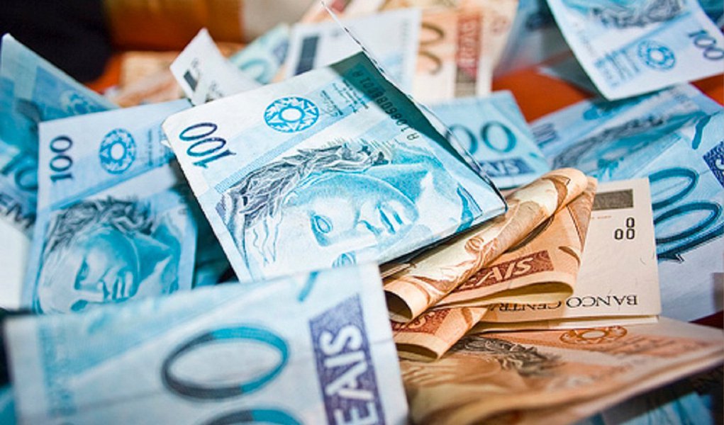 Valor registrado em abril é quase 40% menor em relação ao resultado obtido igual mês do ano passado; este foi mais um mês marcado por forte expansão de gasto público, conforme informações apresentadas nesta quinta-feira pelo Tesouro Nacional