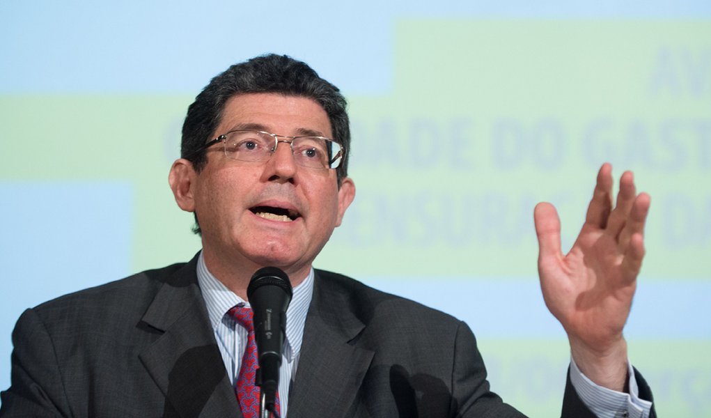 “O tema das emendas está bem encaminhado. Há expectativa de liberação, dentro do próprio instituto das emendas impositivas de R$ 5 bilhões. Na programação financeira, a reserva explícita desses recursos está garantida”, afirmou o ministro Joaquim Levy, nesta quinta (9), após reunião com o presidente da República em exercício, Michel Temer