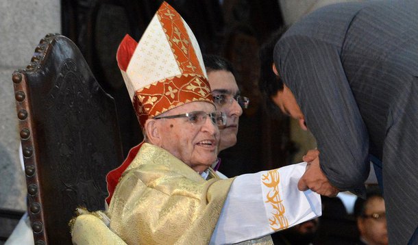 O arcebispo emérito de São Paulo, cardeal Dom Paulo Evaristo Arns, de 93 anos, está internado no Hospital Santa Catarina, na avenida Paulista, na cidade de São Paulo. Ele sofreu um mal estar e foi hospitalizado para submeter-se a exames; Dom Paulo é um dos religiosos brasileiros mais premiados por sua atuação voltada para a assistência a pessoas humildes. No período da ditadura militar, ele teve papel importante na ajuda a perseguidos políticos