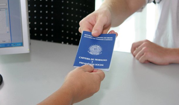 O medo do brasileiro de perder o emprego aumentou 5,4% em junho, na comparação com março, atingindo o maior nível desde setembro de 1999, segundo pesquisa Índice de Medo do Desemprego (IMD) divulgada  pela Confederação Nacional da Indústria (CNI); na comparação com junho do ano passado, o indicador registrou alta de 36,8%